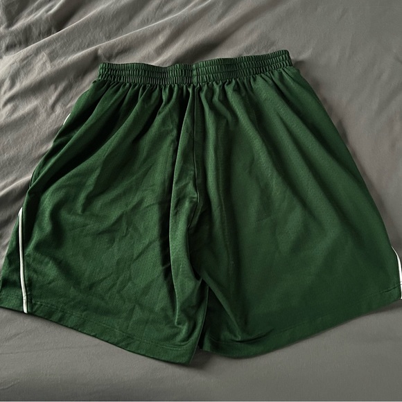 Women’s Medium Under Armour Shorts. EUC - Picture 4 of 7